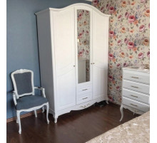 Трехстворчатый шкаф для одежды Авиньон MUR-111-03 с зеркалом Трехстворчатый шкаф для одежды Авиньон MUR-111-03 с зеркалом